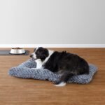Amazon Basics Легло за големи кучета, 102 x 69 x 9 см, сиво - Image 6
