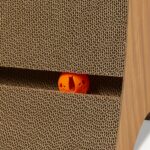 Amazon Basics Котешка драскалка с легло и играчка, 87,1×30×30 см, дървесен цвят - Бежов, 87,1 x 30 x 30 см - Image 3